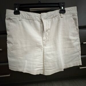 Banana Republic Woman’s Tan Flat Front Shorts